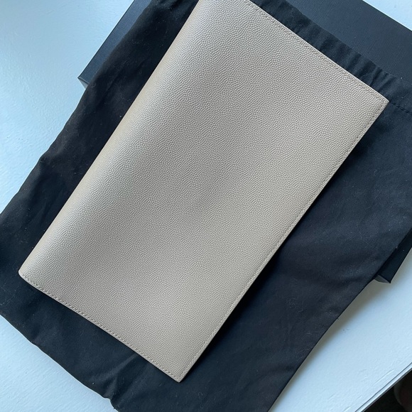 Brand new YSL clutch, bought from Yorkdale Toronto in 2020 - Picture 4 of 8